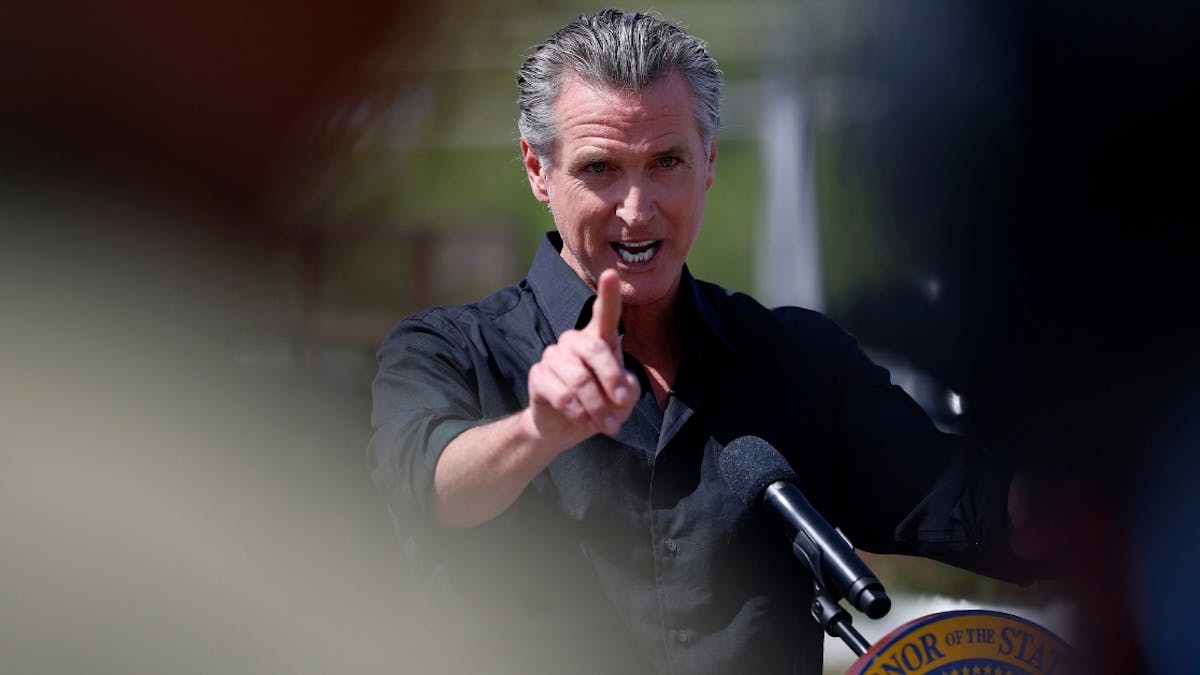 WinApp: Develop Windows Apps Without Visual Studio Hassle